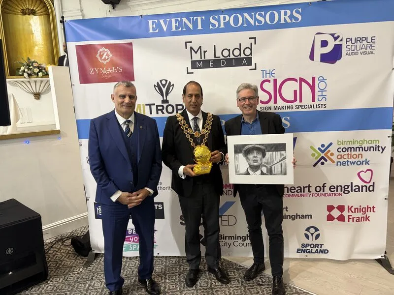 Paul Cadman with the Lord Mayor of Birmingham and a guest holding a framed Tommy Shelby print at the BYSA Players Awards